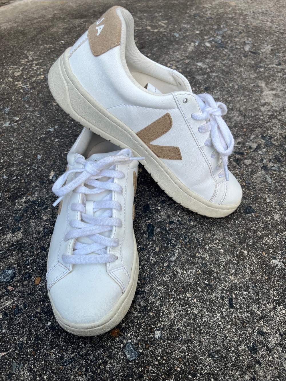 Veja Women's Urca Vegan Leather Sneakers with Tan Accents
Size: 6